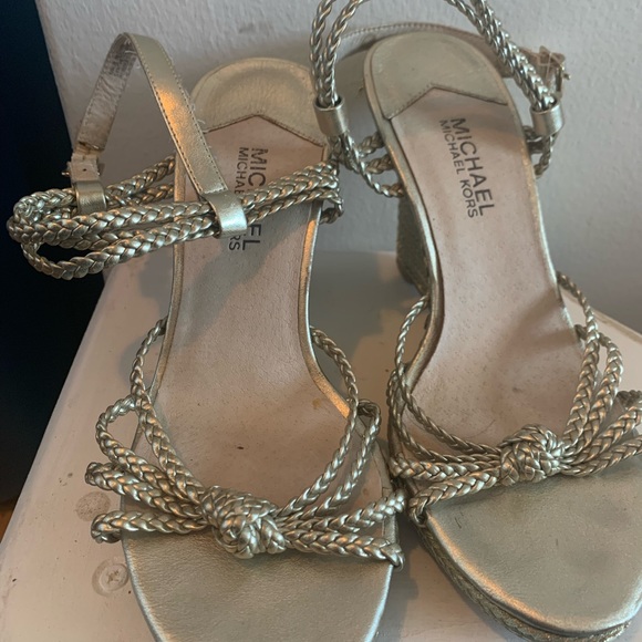 Gold Michael Kors sandals - Picture 4 of 6